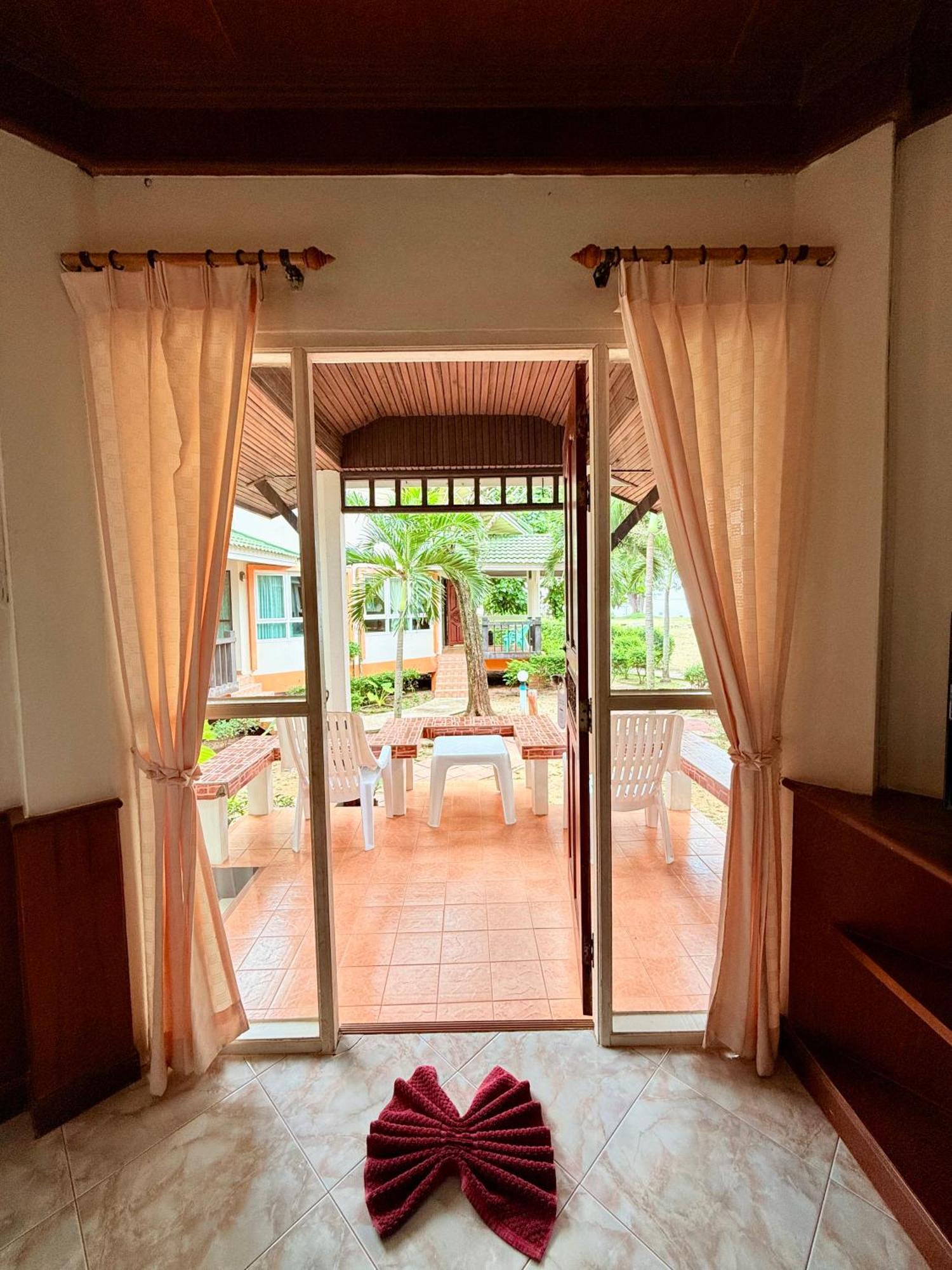 Lanta Palm Beach Resort , Beach Bungalow - Ko Lanta Extérieur photo