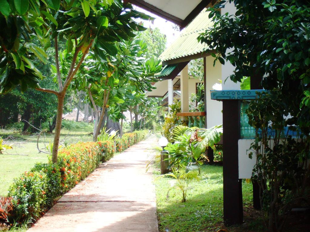 Lanta Palm Beach Resort , Beach Bungalow - Ko Lanta Extérieur photo