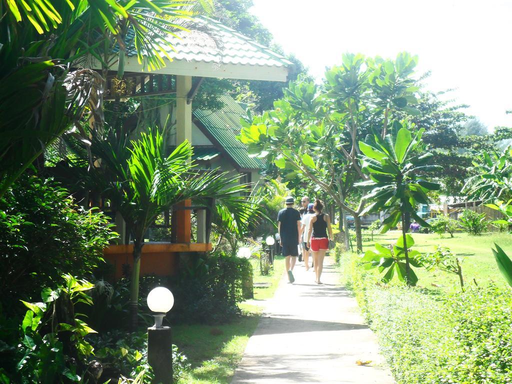 Lanta Palm Beach Resort , Beach Bungalow - Ko Lanta Extérieur photo