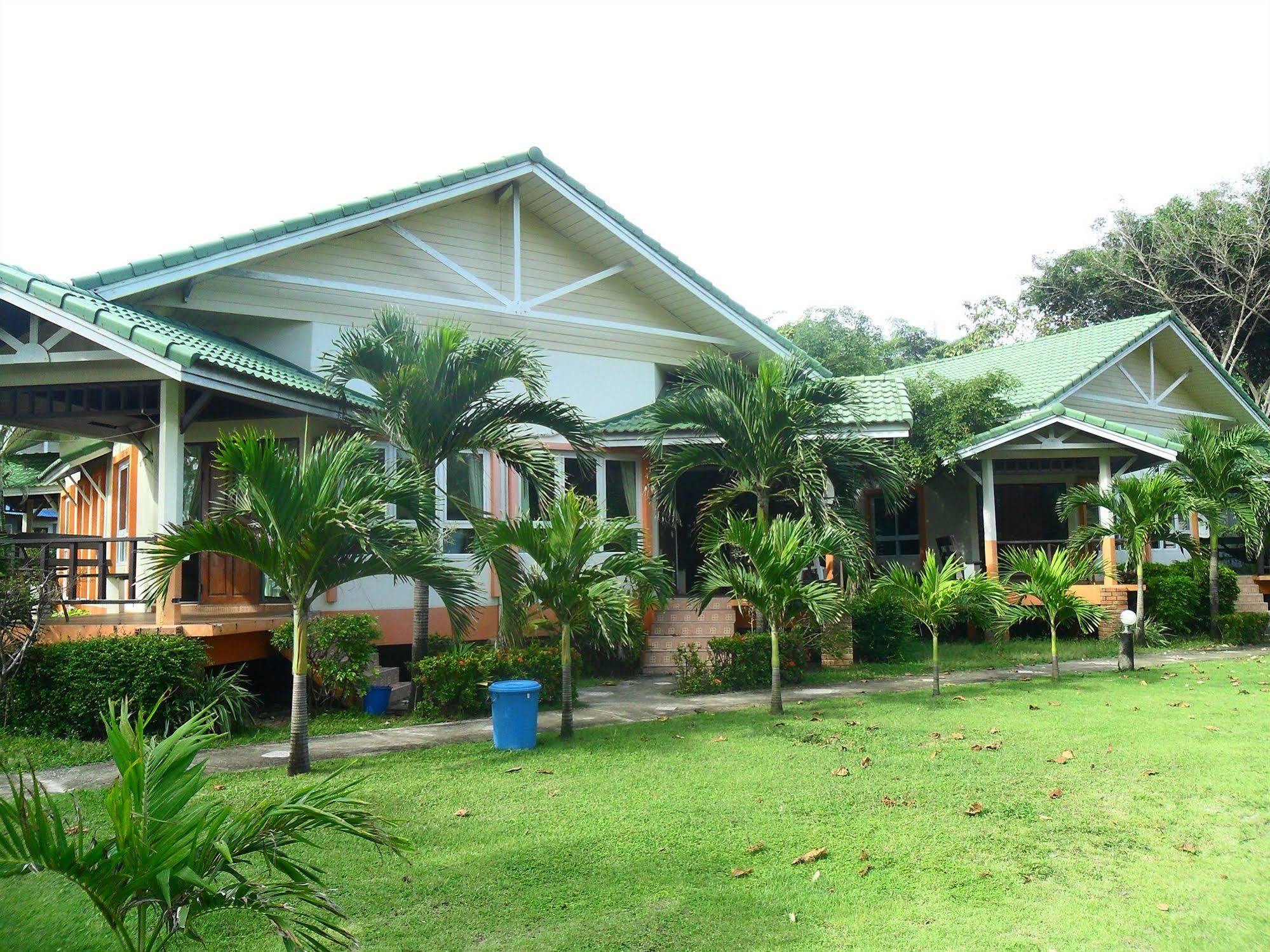 Lanta Palm Beach Resort , Beach Bungalow - Ko Lanta Extérieur photo