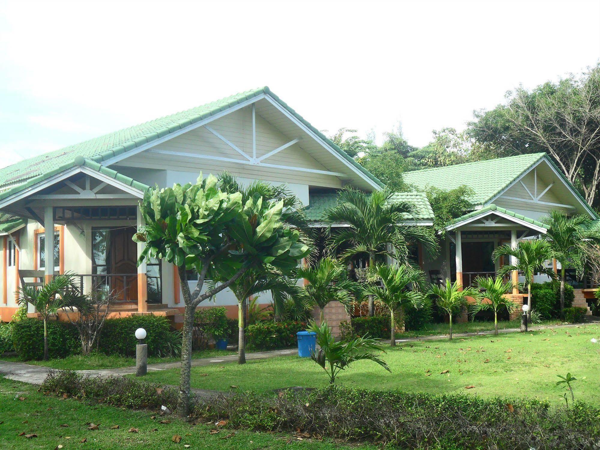 Lanta Palm Beach Resort , Beach Bungalow - Ko Lanta Extérieur photo