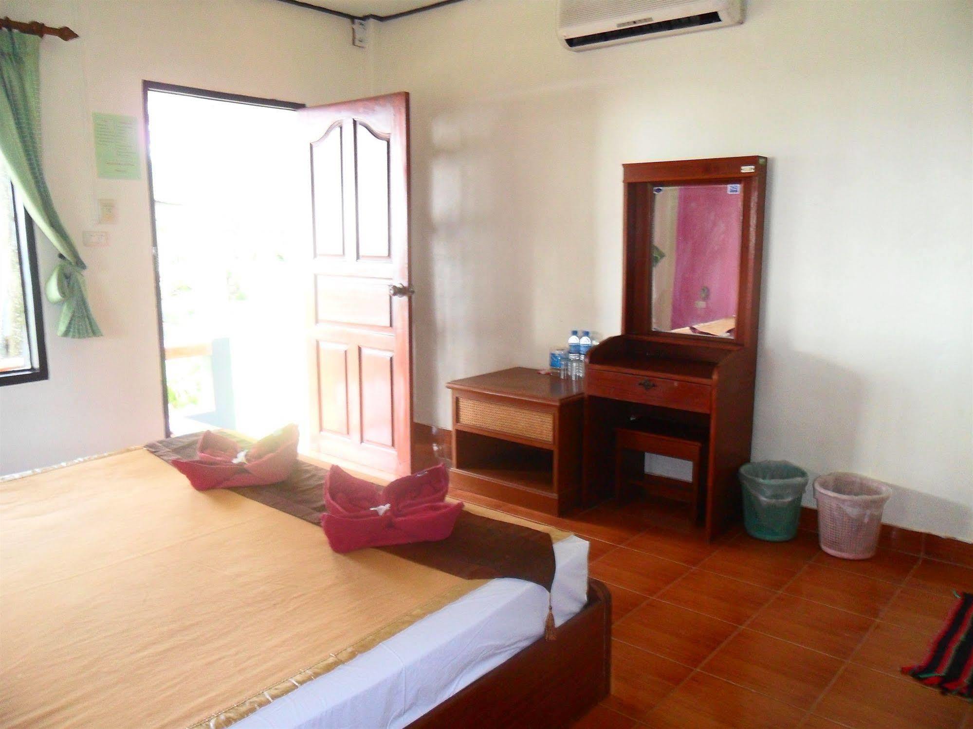 Lanta Palm Beach Resort , Beach Bungalow - Ko Lanta Extérieur photo