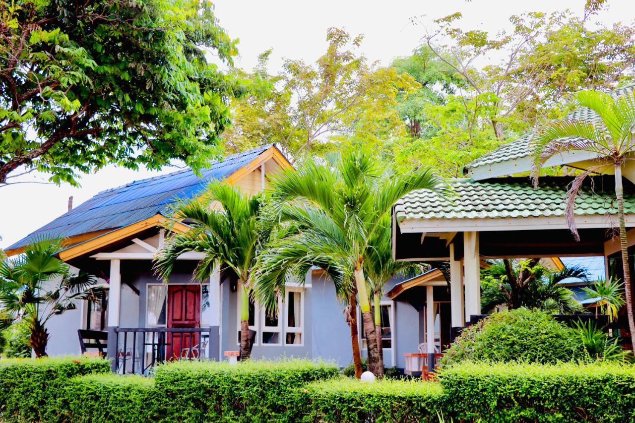 Lanta Palm Beach Resort , Beach Bungalow - Ko Lanta Extérieur photo
