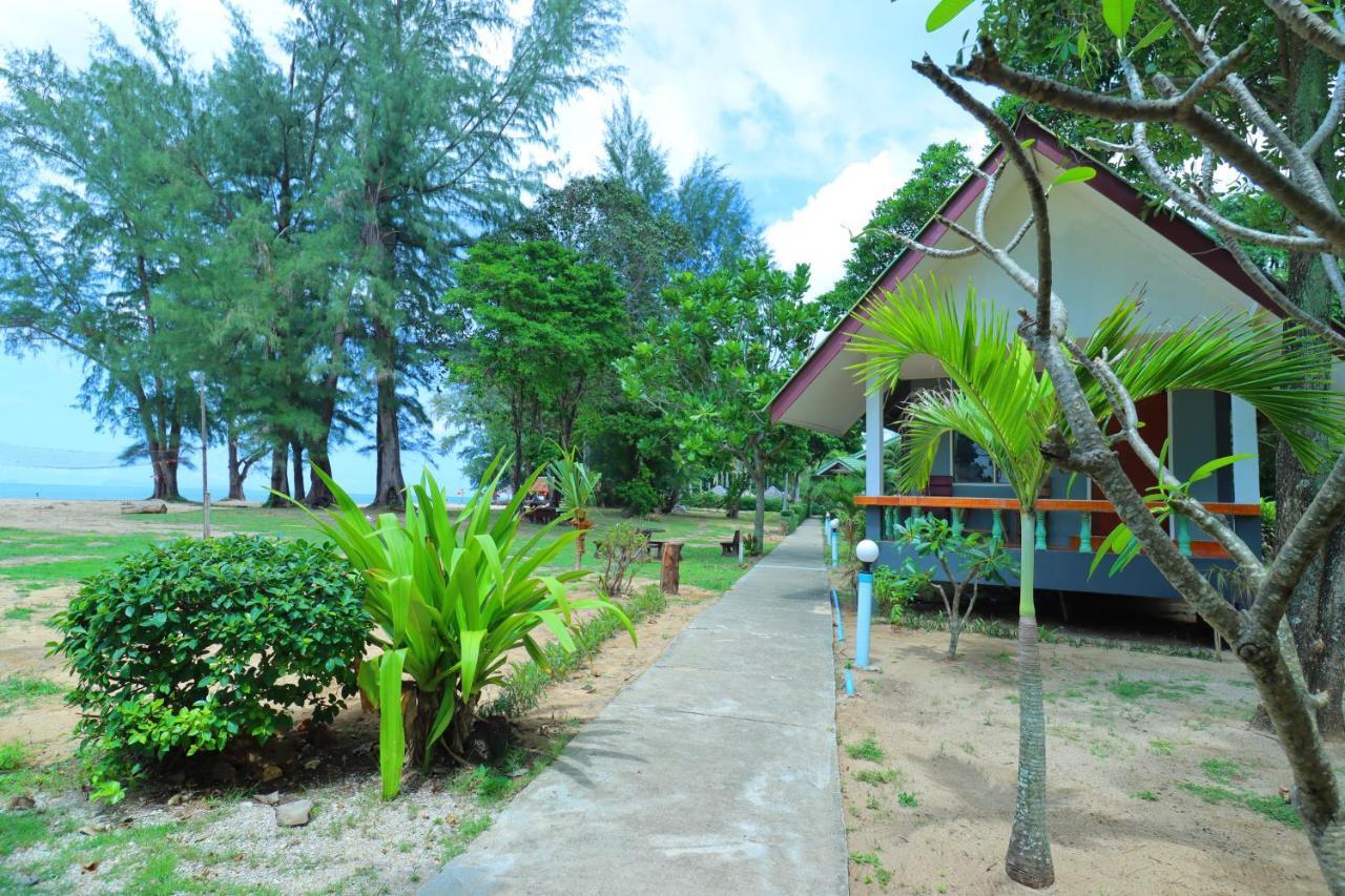 Lanta Palm Beach Resort , Beach Bungalow - Ko Lanta Extérieur photo