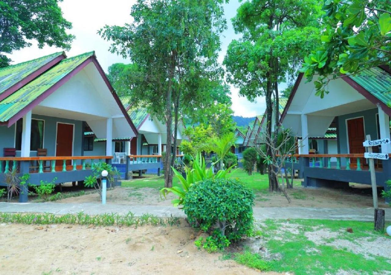 Lanta Palm Beach Resort , Beach Bungalow - Ko Lanta Extérieur photo